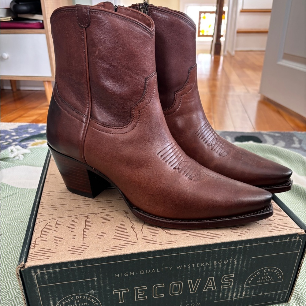 The Daisy Tecovas size 12 in Sequoia